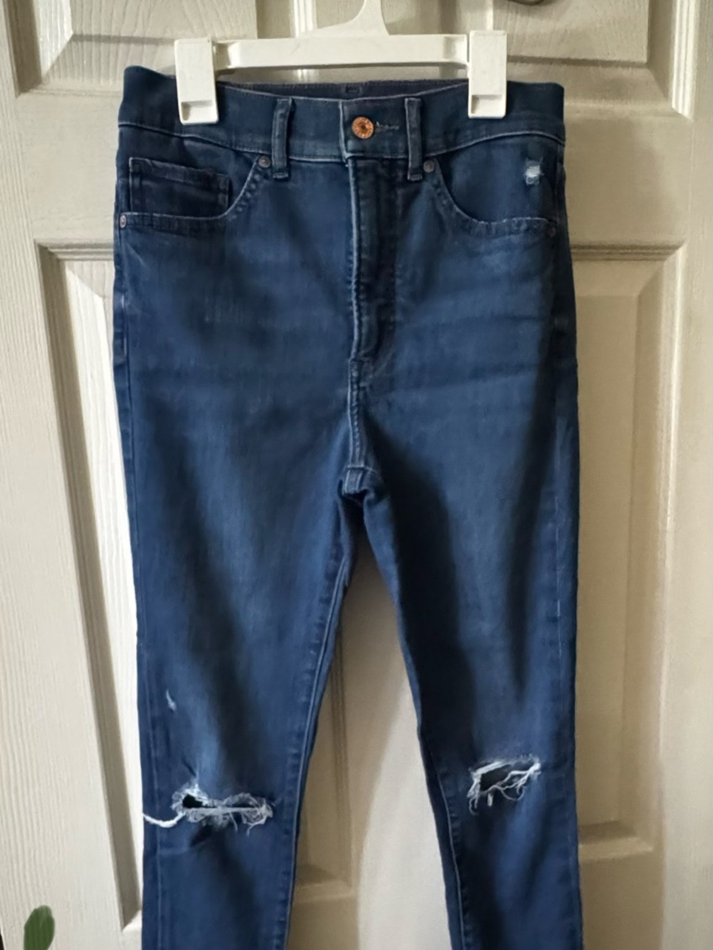 Express Women's Medium Blue Skinny Jeans with Knee Rips